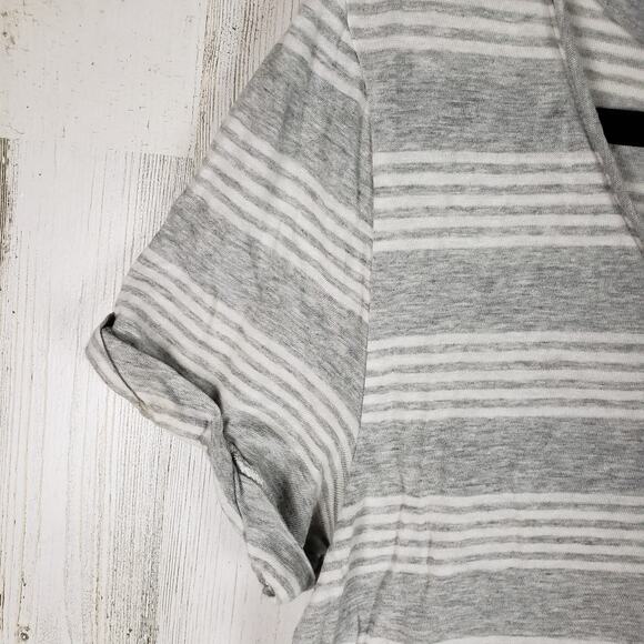 Aero Seriously Soft Perfect Gray & White Striped Tee Women's Size Small - Picture 3 of 11